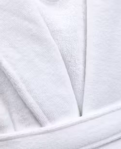 Weicher Bademantel aus Velours – WEISS