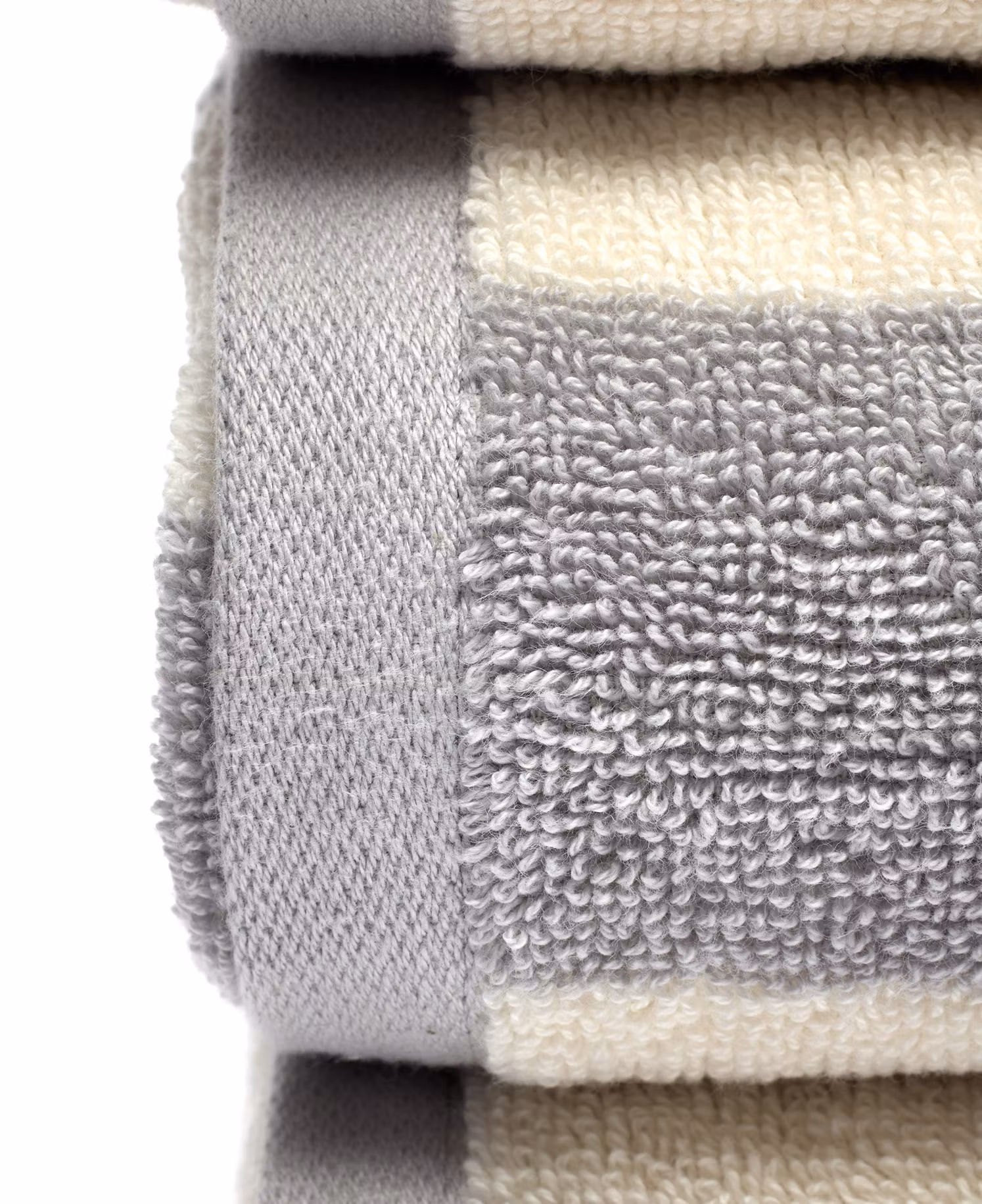 Weiches und schönes Handtuchset von Ylleverket – Grau/Sand gestreift