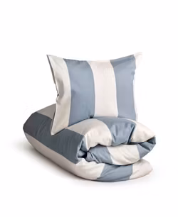 WEICHE UND KUSCHELIGE BETTWÄSCHE VON MAISON TRIQUE - HELLBLAUER RAND