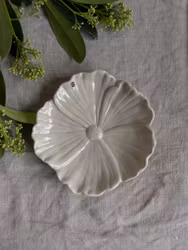 Blomster litet beige fat
