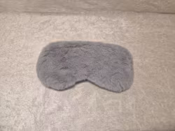 Grå