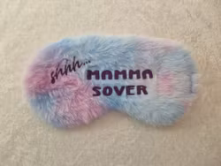 Mamma sover sovemaske