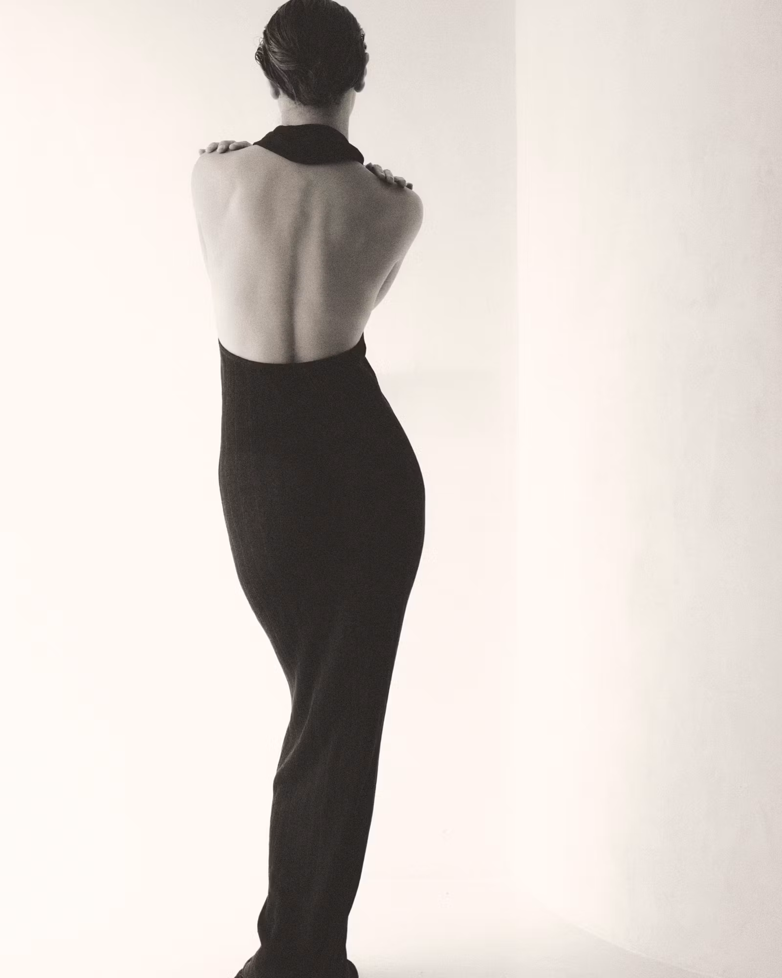 Neck dress black
