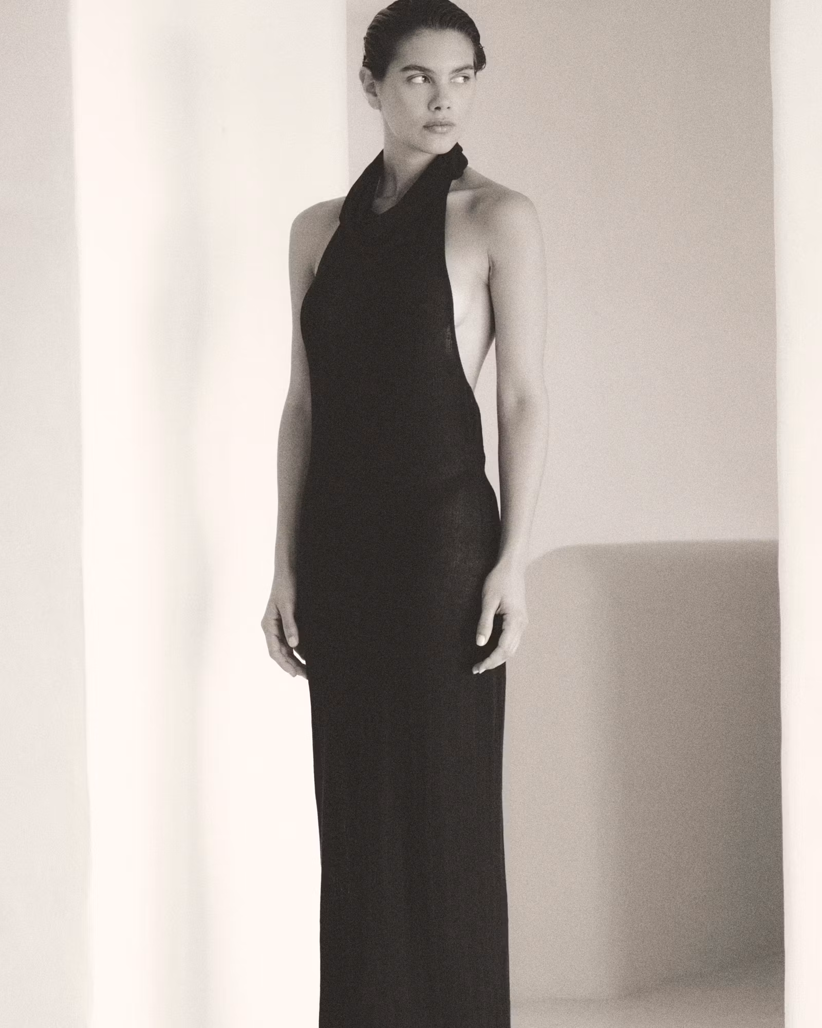 Neck dress black