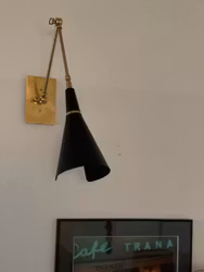 Stilnovo vägglampa i svart.