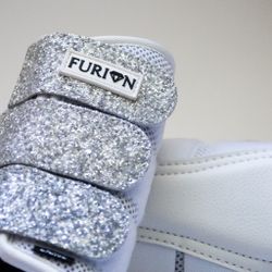 MESH | Furion damasker med glitter, vit/silver XS