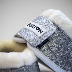 BOOTS | Furion boots med fluff, silver/vit L