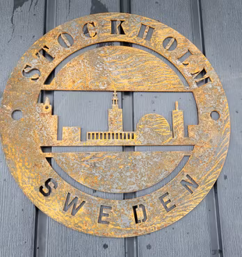 Emblem Stockholm i Cortenstål