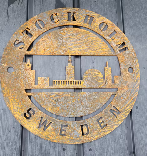 Emblem Stockholm i Cortenstål