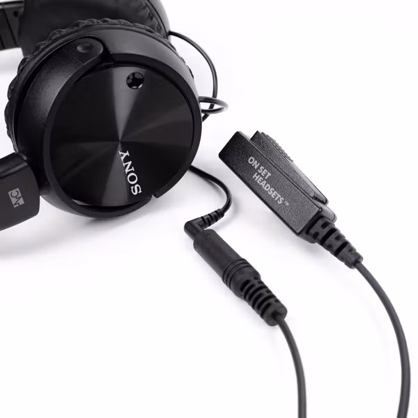 On Set Headsets Introducing the On Set Headsets FilmPro Y for Motorola – a revolutionary leap forward in walkie talkie accessories. Boasting the same robust features as our standard FilmPro Surveillan