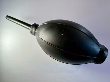 Dammblåsare, bälgblås för optik. Svart