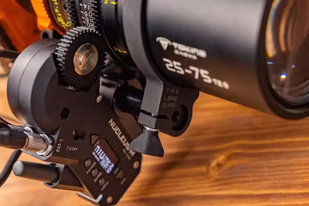 Ø95mm Lens Cuff with Alcantara® pouch and inserts to adapt to 92.5mm, 90mm and 87.5mm lens barrel diameters.