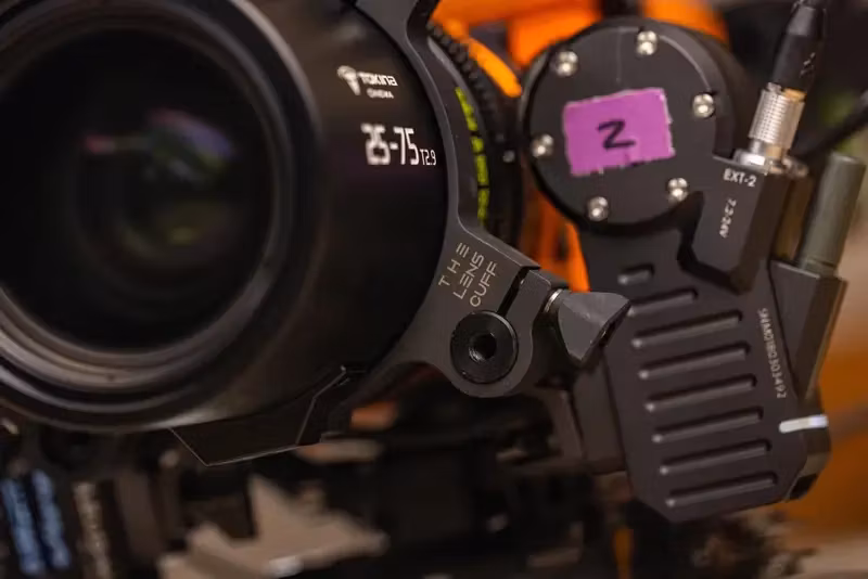 Ø95mm Lens Cuff with Alcantara® pouch and inserts to adapt to 92.5mm, 90mm and 87.5mm lens barrel diameters.