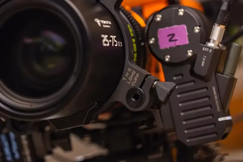 Ø114mm Lens Cuff with Alcantara® pouch and inserts to adapt to 110mm, 105mm and 100mm lens barrel diameters.