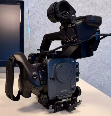 USED Sony FX6 4K FF E-mount Cinema Line Camera + TILTA V-LOCK and BASEPLATE