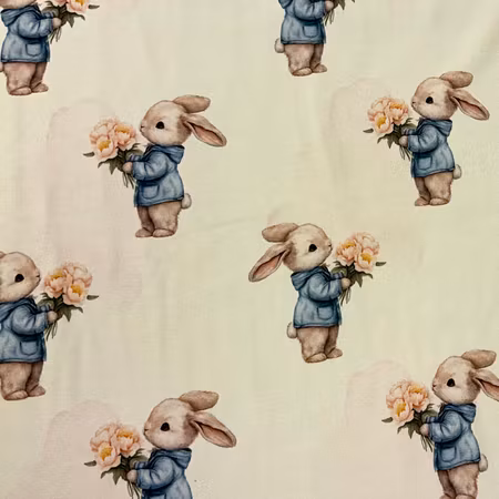 Kaniner med blommor, benvit bakgrund med rosa moln, Bomullsjersey