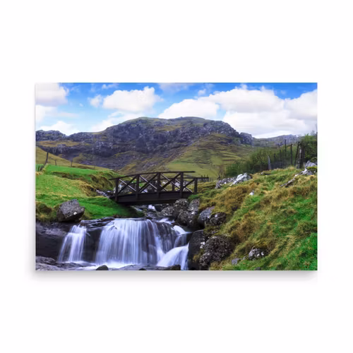 Bro över vattenfall - 24″×36″