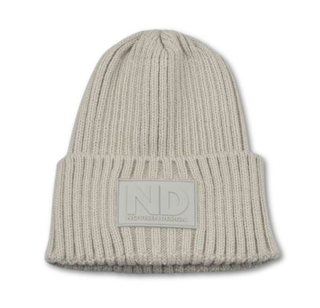 Stickad mössa - Novisen Design (beige)