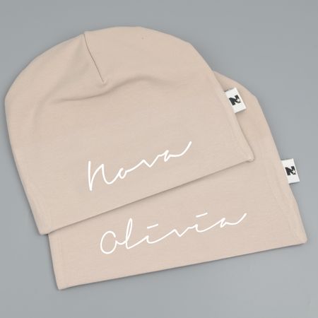 Beige namnmössa - Signatur