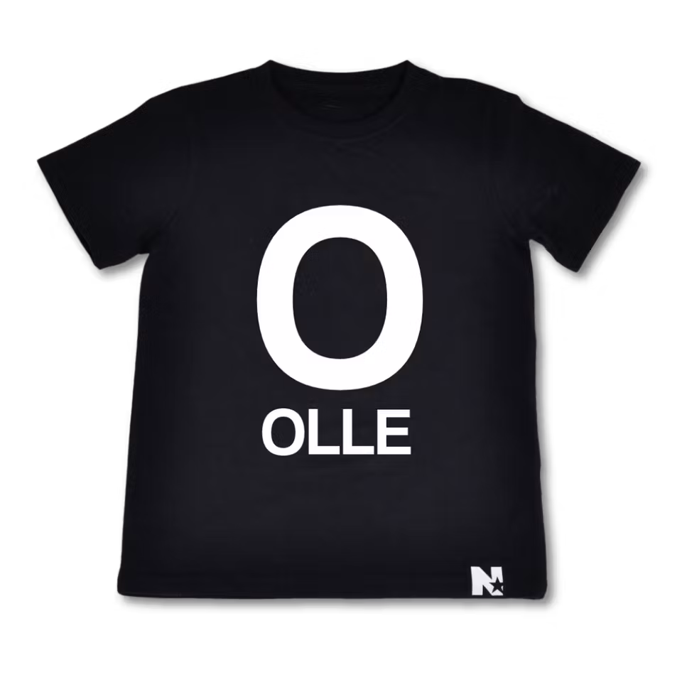 T-shirt - STOR bokstav och namn (svart)