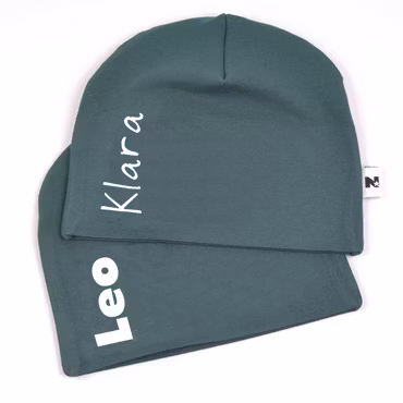 Havsgrön namnmössa - Lodrät text