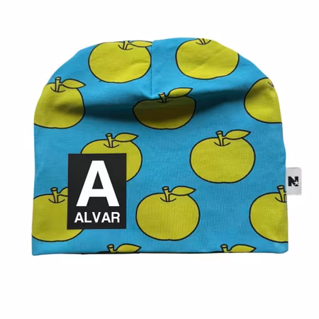 Namnmössa - Äpplen (blå) - Bokstav och namn