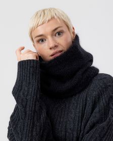 Holebrook Vallvik neck tube Black