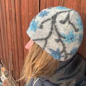 Mössverkstan Mössa Aspeboda Ljusgrå