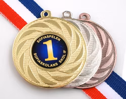 Medalj i storlek 50 mm med idrottsmotiv, band & text