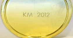 Medaljgravyr.     6 st bokst/tecken per medalj