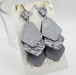 Silverfärgad pentagon i två varianter