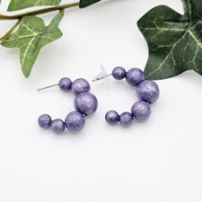 Lila hoops med handgjorda pärlor
