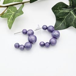 Lila hoops med handgjorda pärlor