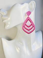 Stora ihåliga droppar i rosa