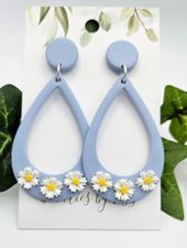 Blå matta droppar med vita blommor