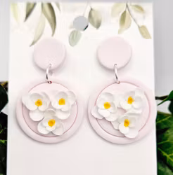 Rosa cirklar med blommor