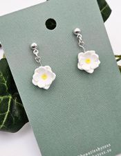 Små vita blommor