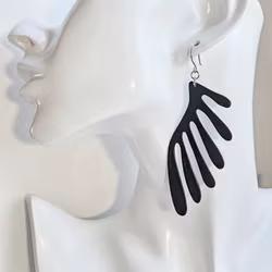 Enkla fjädrar i skimrande svart