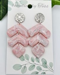 Glänsande rosa pilar