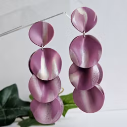 Vinröda blad i tre nivåer