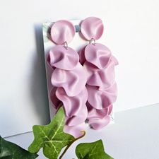 Rosa vågformade cirklar