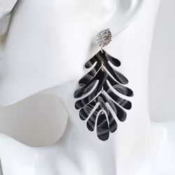 Stora svarta boho-löv