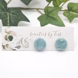 Skimrande studs i turkos