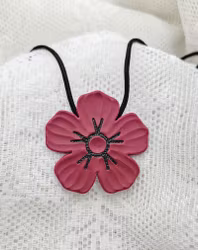 Halsband med vinröd blomma