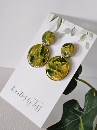 Mossgröna glänsande cirklar