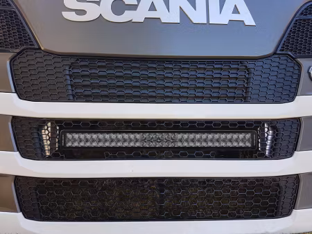 PT LED Extraljusramp rak (815 mm) ink monteringskit Scania R