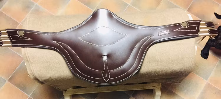 Hoppgjord m platta Kentaur svart 135 cm