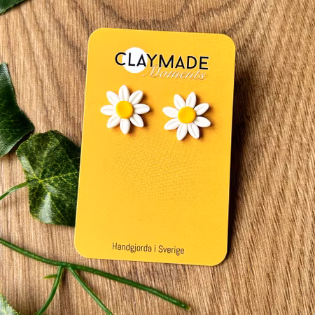 Daisies studs