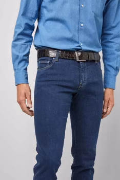Mörkblå jeans i smal modell