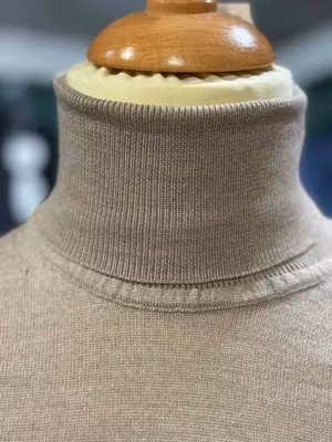 Turtleneck  stickad merino - beige